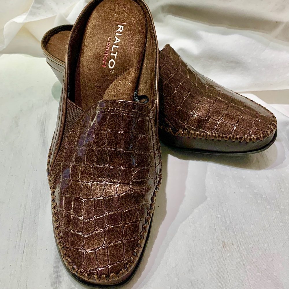 ☃️ WOMEN MULES - BRONZ GATOR & DK BROWN - 9M runs wd
